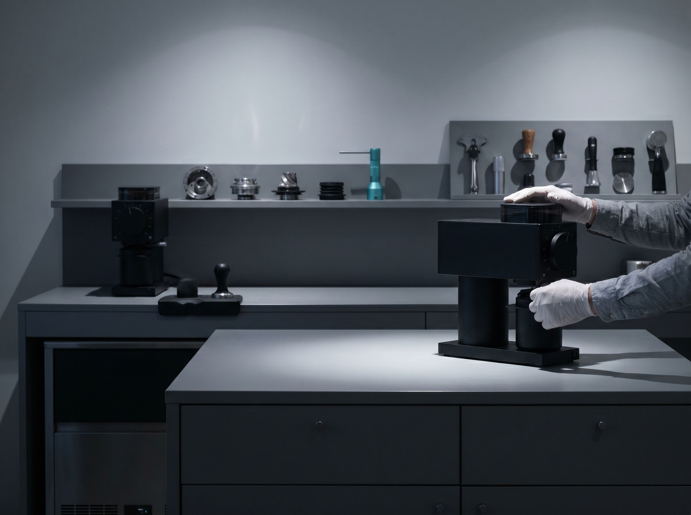 Moulin Café Pro — atmosphère laboratoire matte black